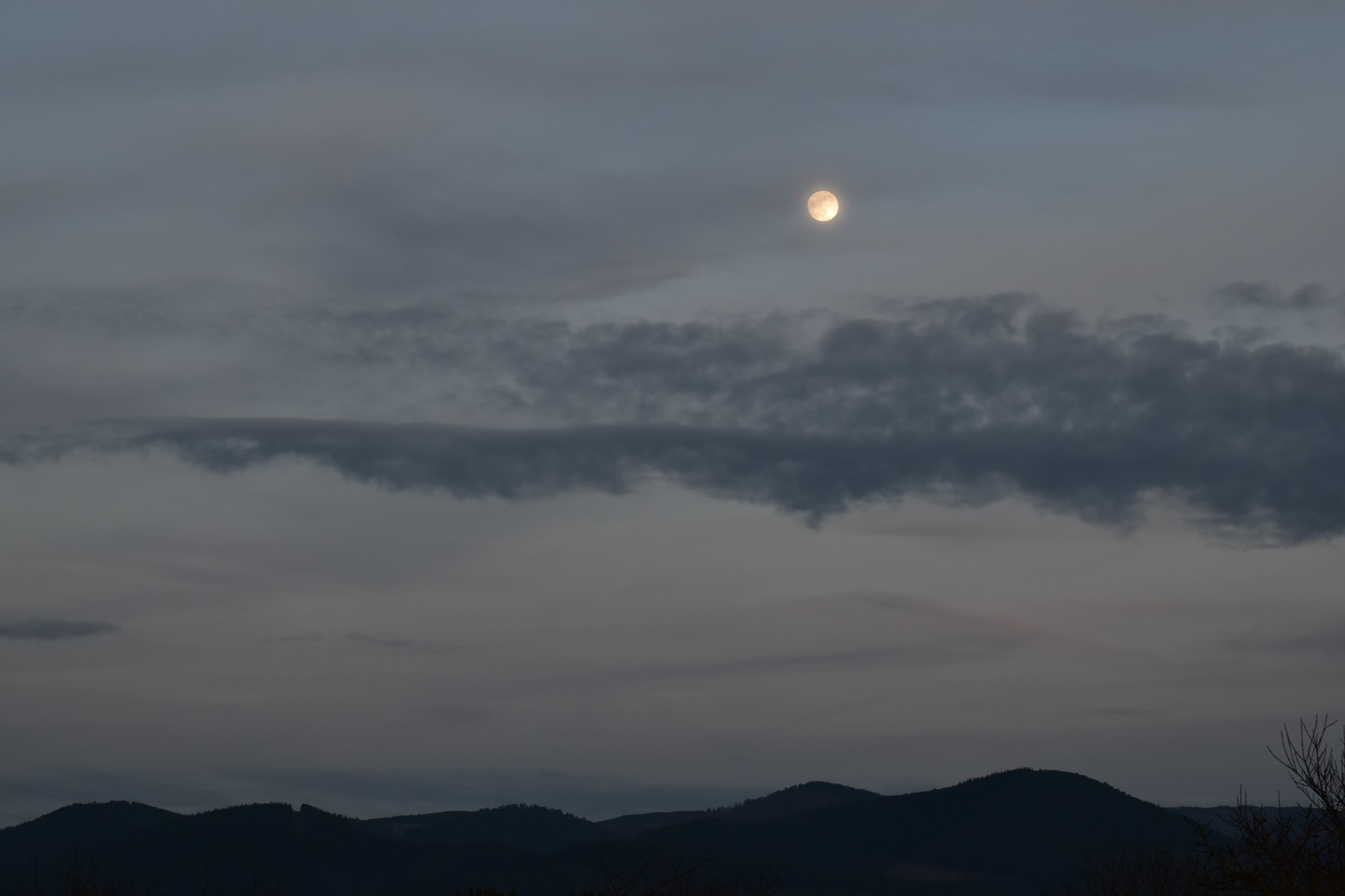 Vista da lua de xaneiro 2022 desde Piño