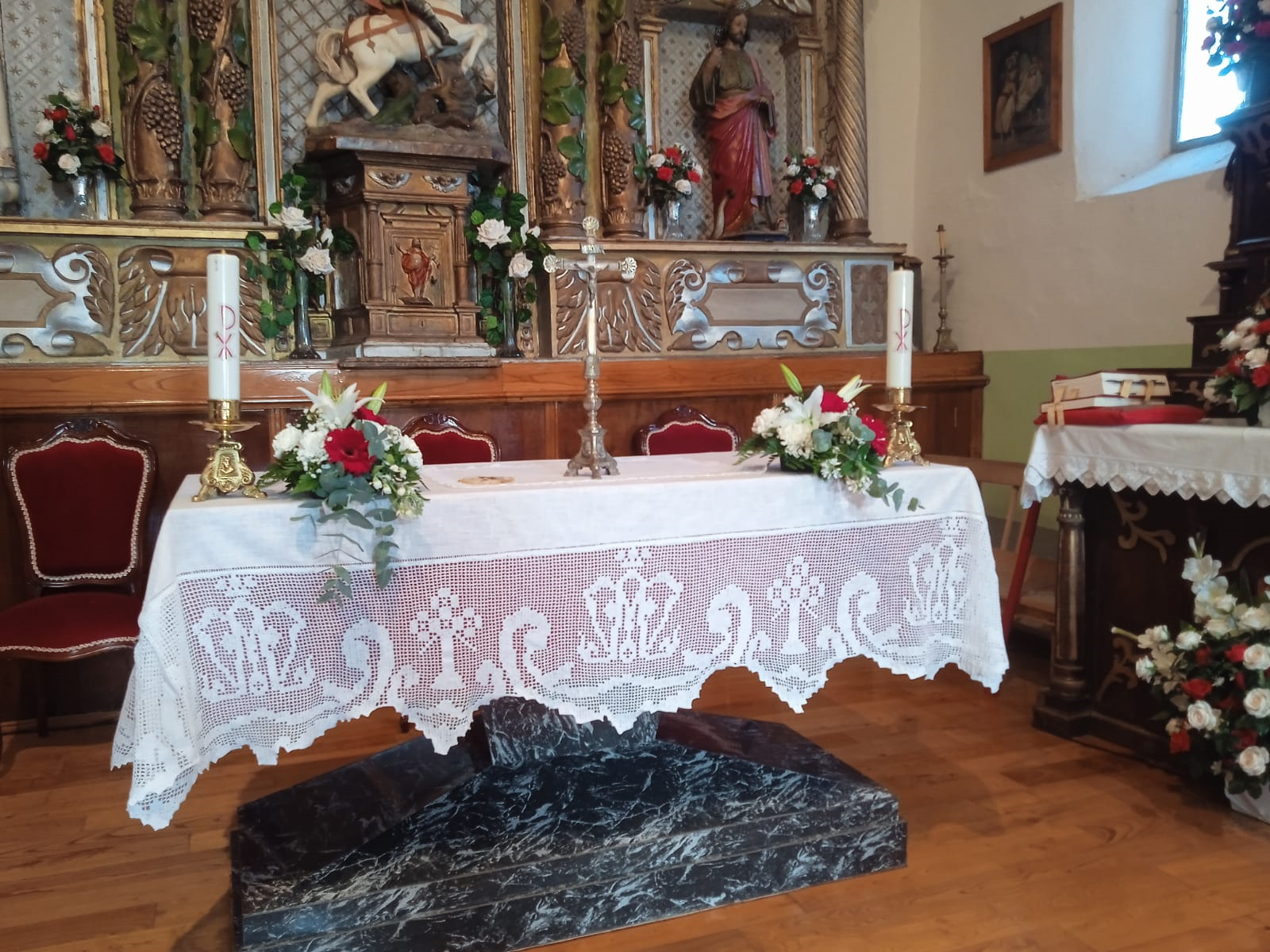 imaxe mantel mesa altar
